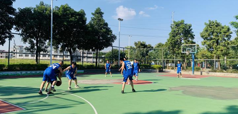 挥汗如雨，团队拼搏